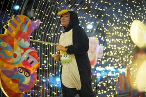 BIB: 0176
                            <button type="button" onclick="openModal(21750816)" class="btn btn-primary btn-sm float-right btn-popup" data-toggle="modal" data-target=".modal-high-quality">
                        <i class="fas fa-shopping-cart"></i> Add to Cart
                    </button>
                                            <button type="button" onclick="isThisMe(21750816, true)" class="btn btn-success btn-sm float-right btn-popup btn-isme hidden" data-toggle="tooltip" data-placement="bottom" title="นี่คือรูปของคุณใช่ไหม คลิกที่นี่เพื่อเอาเข้าอัลบั้ม">
                        <i class="fas fa-plus"></i> Add to album
                    </button>
                    <button type="button" onclick="isThisMe(21750816, false)" class="btn btn-warning btn-sm float-right btn-popup btn-isnotme hidden">
                        <i class="fas fa-ban"></i> Remove from album
                    </button>